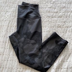 ALO leggings vapor camo